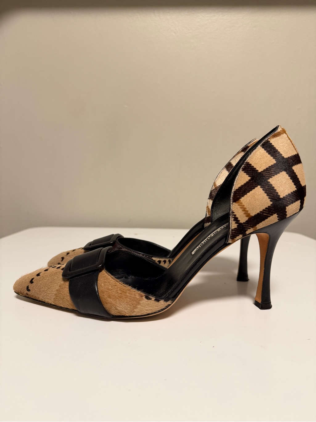 Manolo Blahnik Plaid Calf Hair D'orsay Pumps Black Leather Buckle Eu 38.5 Us 8.5